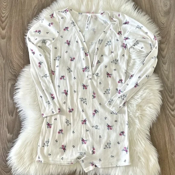 For Love & Lemons Pointelle Romper White Floral Deep V Neck Pajama Size Small - Picture 2 of 9